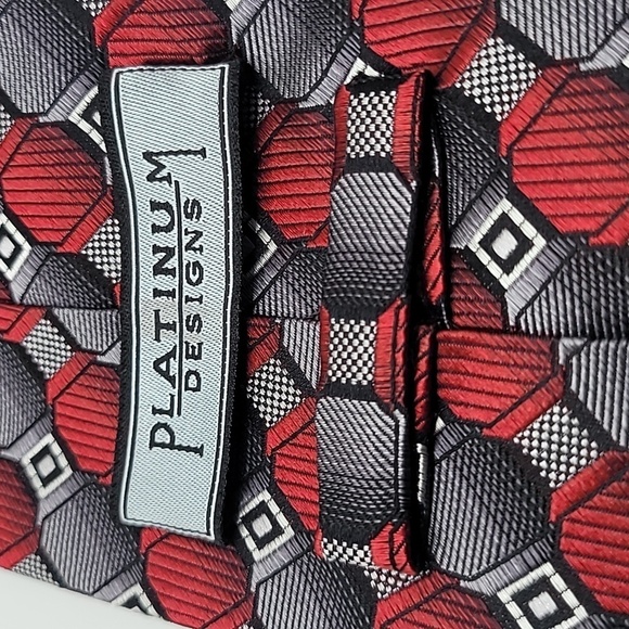 Platinum Designs 100% Silk Gray Red Geometric Men's Tie - Picture 2 of 3